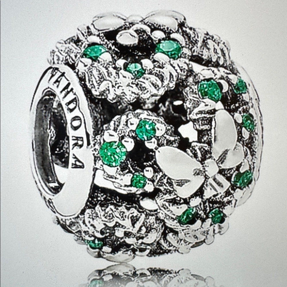 Disney Pandora Charm - Mickey Mouse Holiday Wreath - New in Box - Retired